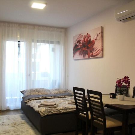Apartman Sarah Oradea Exterior photo