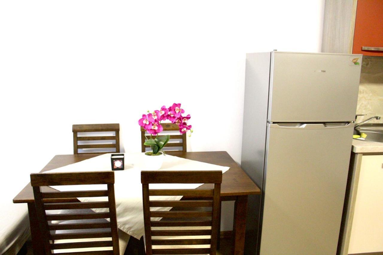 Apartman Sarah Oradea Exterior photo