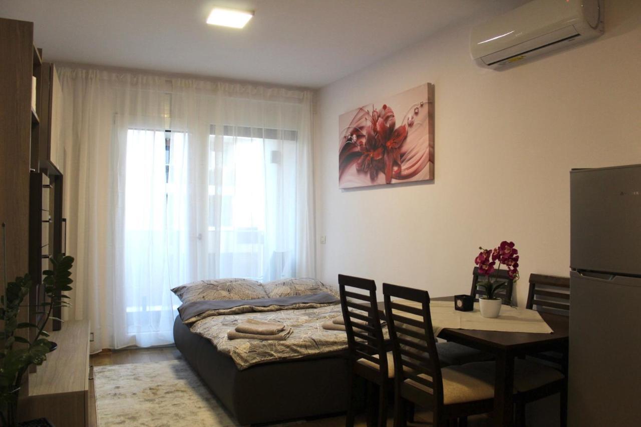 Apartman Sarah Oradea Exterior photo