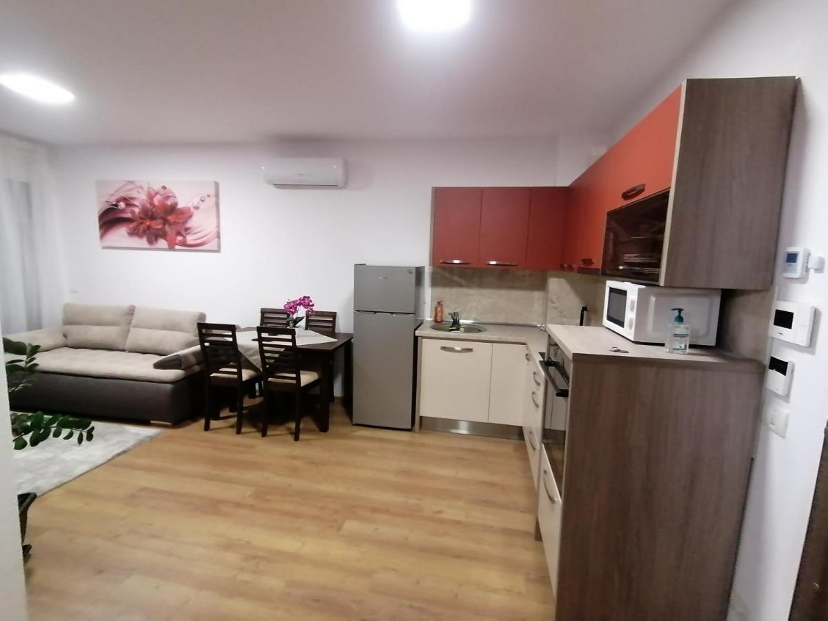 Apartman Sarah Oradea Exterior photo